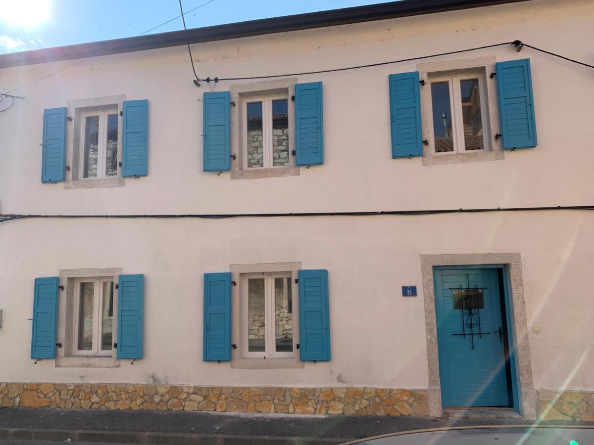 Center House With Apartments أوماغ المظهر الخارجي الصورة