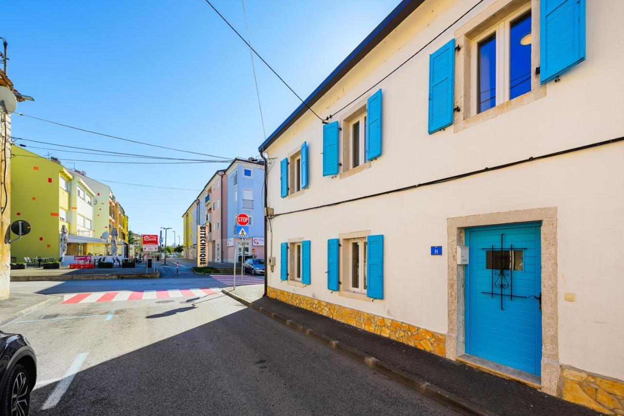 Center House With Apartments أوماغ المظهر الخارجي الصورة