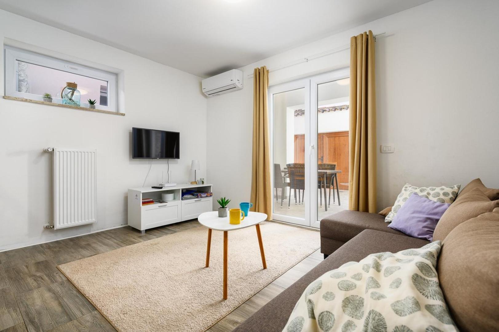 Center House With Apartments أوماغ المظهر الخارجي الصورة